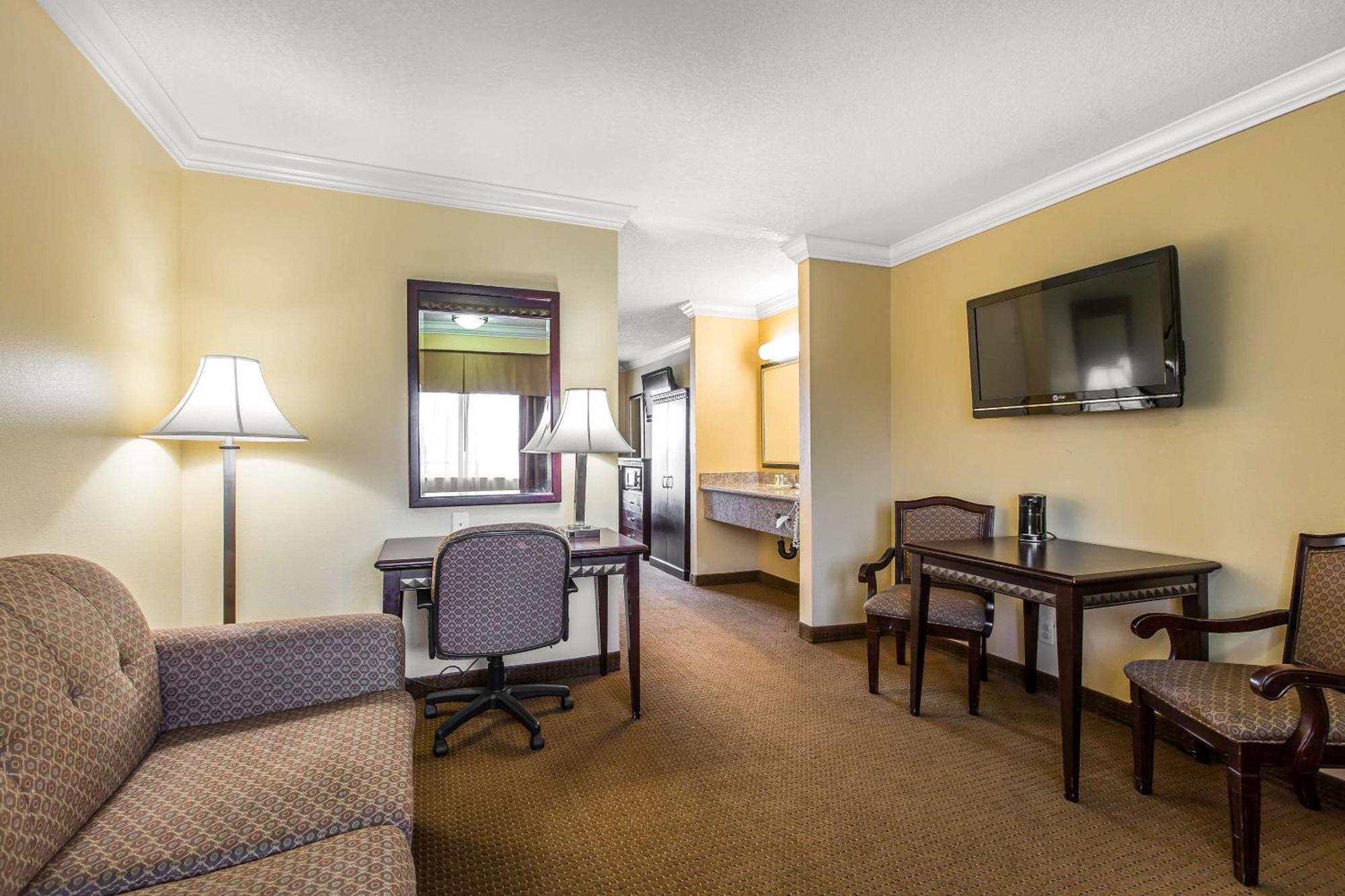 Quality Inn & Suites Bell Gardens-Los Angeles Bagian luar foto