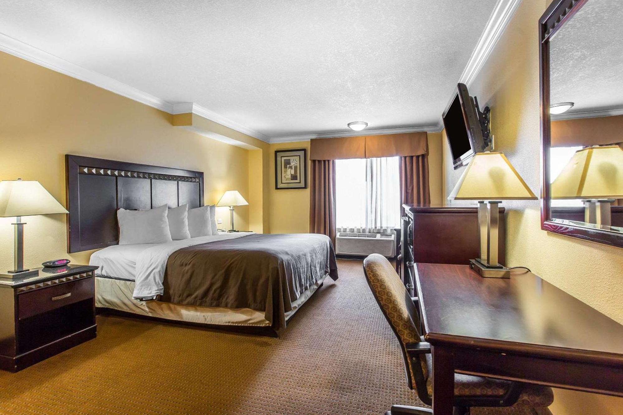 Quality Inn & Suites Bell Gardens-Los Angeles Bagian luar foto