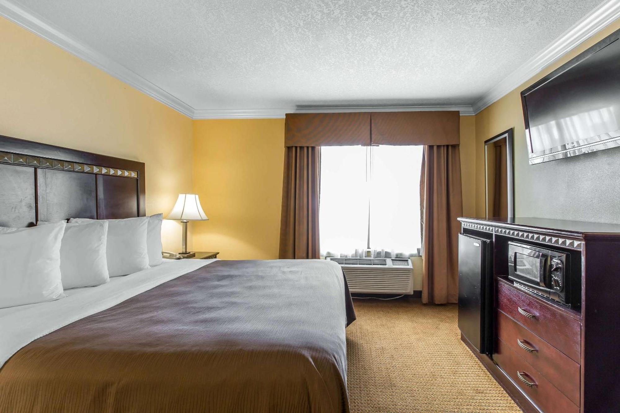 Quality Inn & Suites Bell Gardens-Los Angeles Bagian luar foto