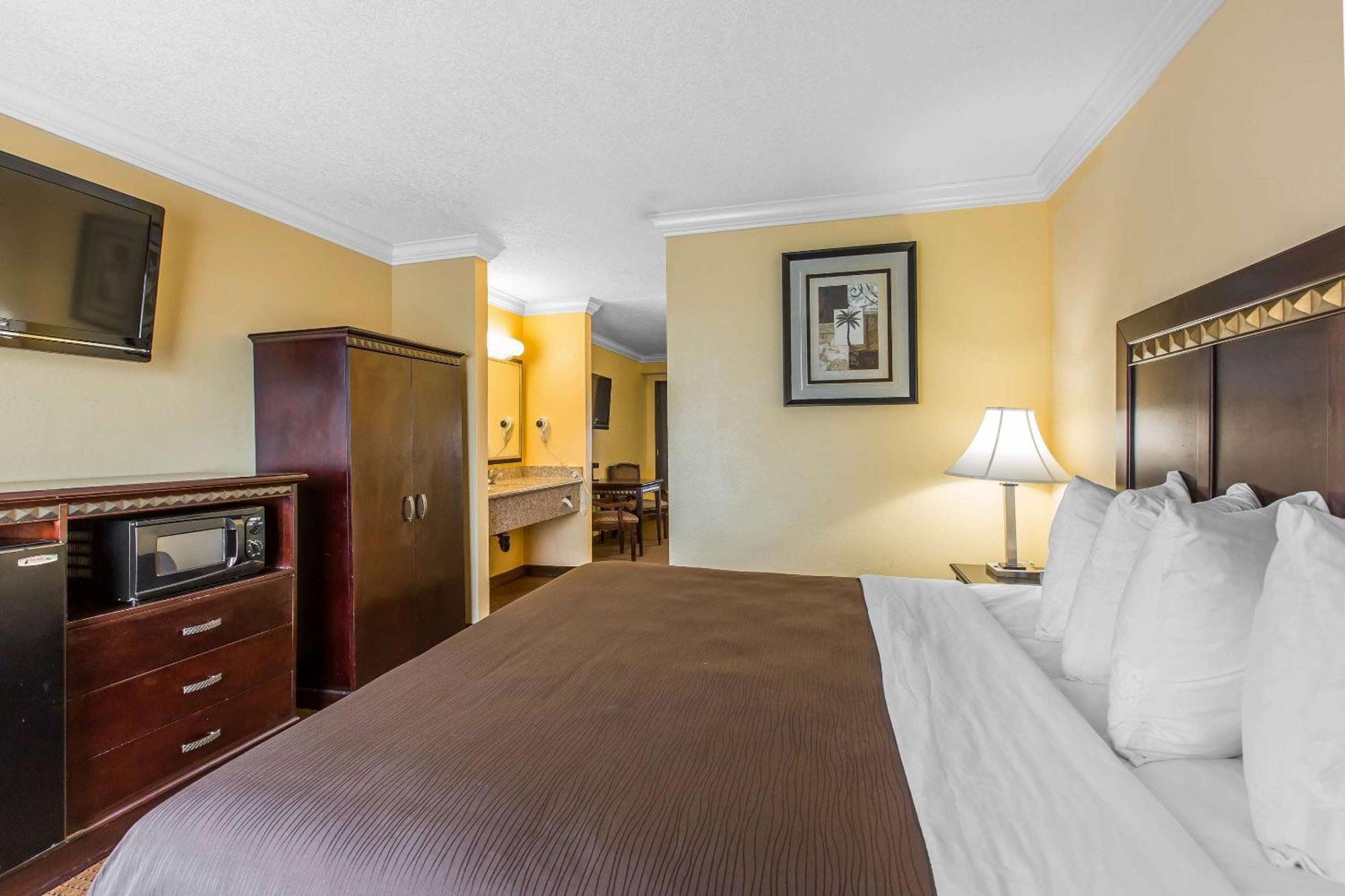 Quality Inn & Suites Bell Gardens-Los Angeles Bagian luar foto