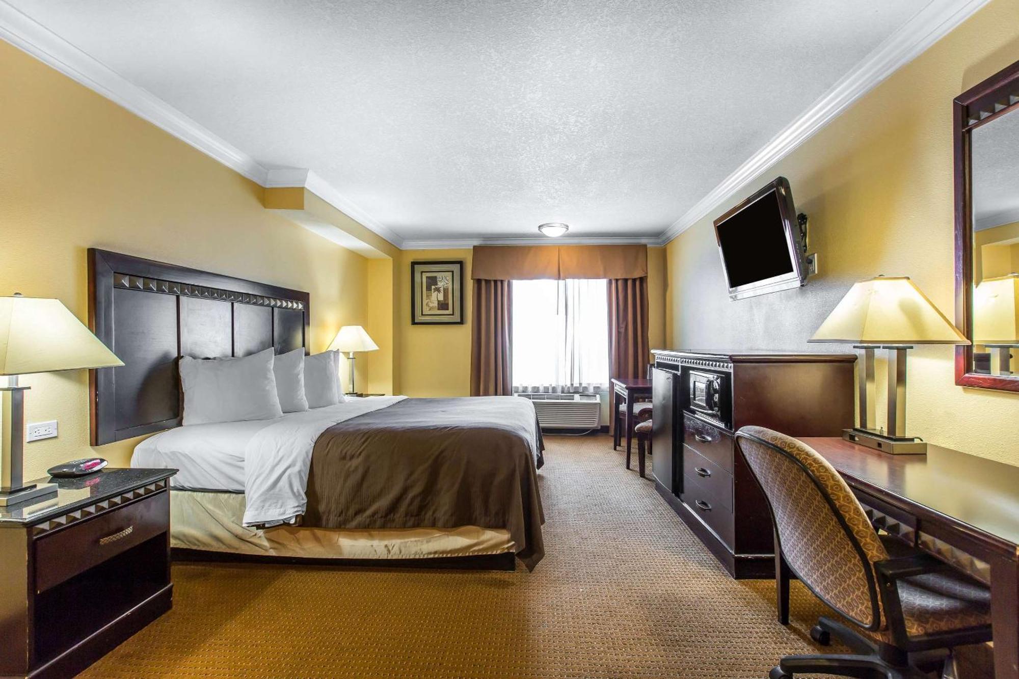 Quality Inn & Suites Bell Gardens-Los Angeles Bagian luar foto
