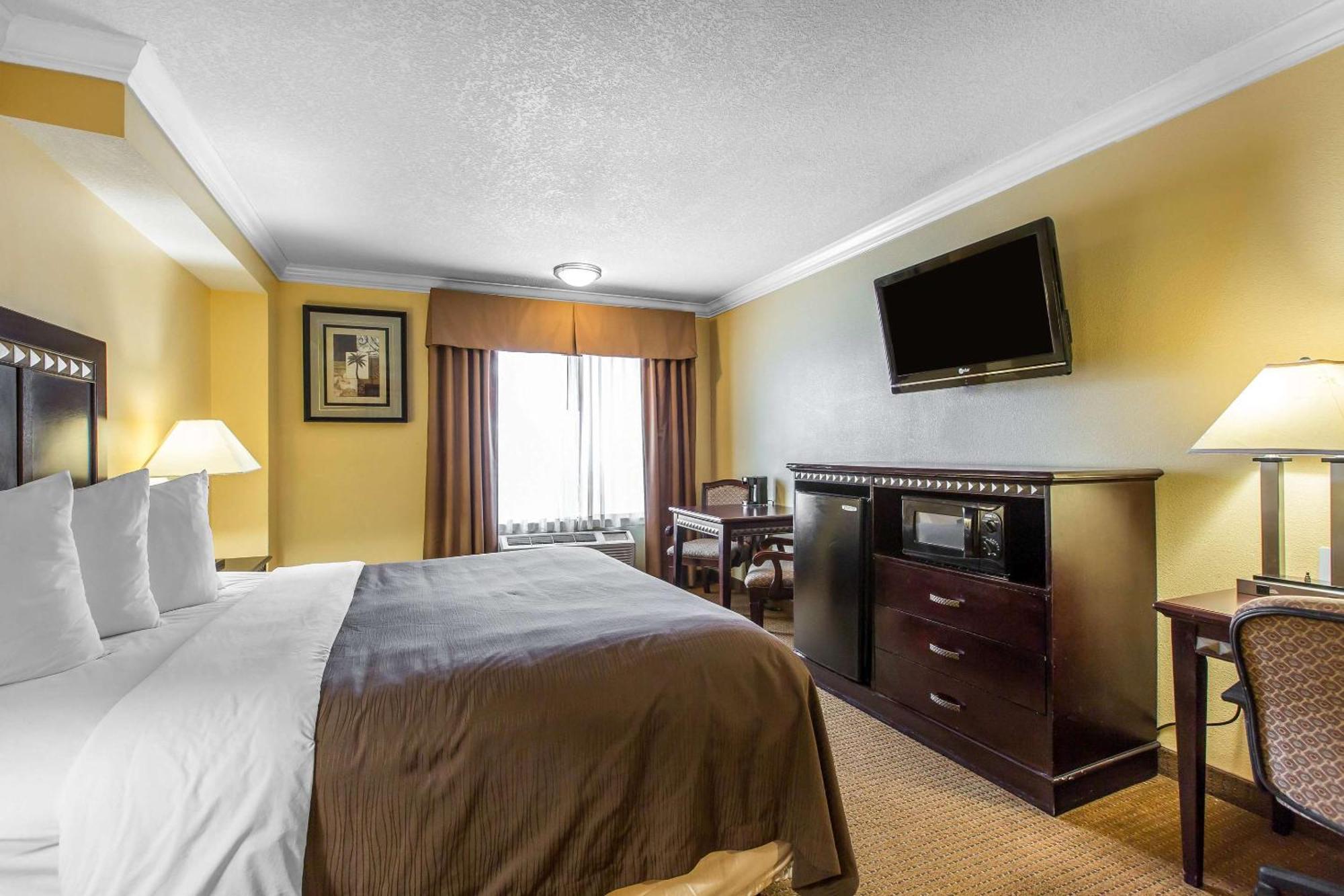 Quality Inn & Suites Bell Gardens-Los Angeles Bagian luar foto