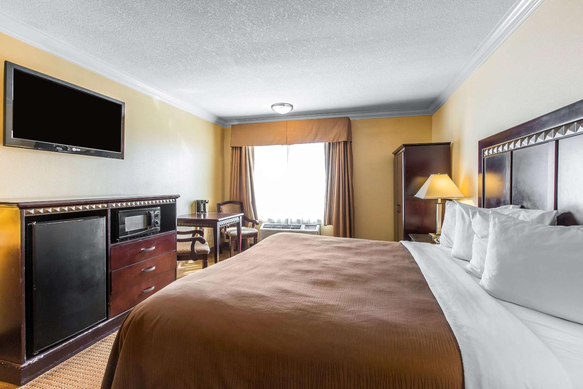 Quality Inn & Suites Bell Gardens-Los Angeles Bagian luar foto