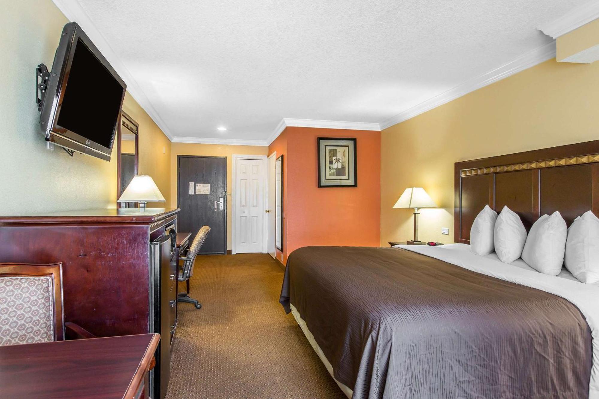 Quality Inn & Suites Bell Gardens-Los Angeles Bagian luar foto